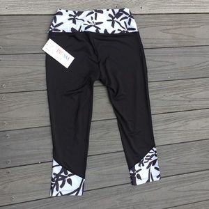 PrismSport Origami Capri Legging NEW